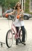 IMG/jpg/sarah-michelle-gellar-filming-bicycle-maybelline-commercial-july-11- (...)