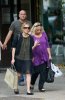 IMG/jpg/sarah-michelle-gellar-new-york-city-shopping-with-mother-hq-15-1500. (...)