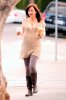 IMG/jpg/alyson-hannigan-leaving-urth-cafe-paparazzi-gq-06.jpg