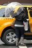 IMG/jpg/michelle-trachtenberg-rushing-to-a-cab-new-york-november-4-2010-papa (...)