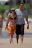 IMG/jpg/alyson-hannigan-beach-stroll-in-maui-paparazzi-hq-02-0750.jpg