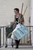 IMG/jpg/alyson-hannigan-family-shopping-october-16-2010-paparazzi-gq-07.jpg