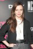 IMG/jpg/amber-tamblyn-reasons-to-be-pretty-play-opening-gq-01.jpg