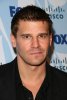 IMG/jpg/david-boreanaz-2008-fox-fall-eco-casino-party-hq-08-1500.jpg