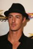 IMG/jpg/eric-balfour-california-speedway-running-wide-open-party-hq-03-1500. (...)