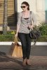 IMG/jpg/michelle-trachteberg-shopping-at-the-grove-september-29-2010-paparaz (...)