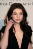 IMG/jpg/michelle-trachtenberg-vanity-fair-amped-for-africa-benefit-hq-10-150 (...)