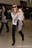 IMG/jpg/sarah-michelle-gellar-charlotte-lax-airport-paparazzi-april-4-2011-h (...)