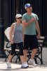 IMG/jpg/sarah-michelle-gellar-freddie-prinze-junior-soho-walking-hq-01-1500. (...)