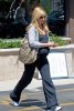 IMG/jpg/sarah-michelle-gellar-mommy-and-me-pilates-gelson-supermarket-august (...)