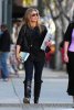 IMG/jpg/sarah-michelle-gellar-new-york-city-paparazzi-mq-02.jpg