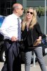 IMG/jpg/sarah-michelle-gellar-off-for-lunch-tavern-with-friend-paparazzi-mq- (...)