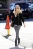 IMG/jpg/sarah-michelle-gellar-off-for-lunch-tavern-with-friend-paparazzi-mq- (...)