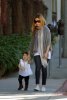 IMG/jpg/sarah-michelle-gellar-out-and-about-brentwood-january-30-2011-papara (...)