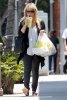 IMG/jpg/sarah-michelle-gellar-out-for-lunch-brentwood-paparazzi-mq-14.jpg