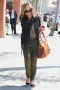 IMG/jpg/sarah-michelle-gellar-out-in-beverly-hills-paparazzi-april-11-2011-h (...)