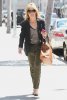 IMG/jpg/sarah-michelle-gellar-out-in-beverly-hills-paparazzi-april-11-2011-h (...)