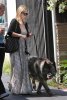 IMG/jpg/sarah-michelle-gellar-taking-tyson-to-the-vet-july-30-2009-paparazzi (...)