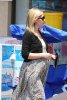IMG/jpg/sarah-michelle-gellar-taking-tyson-to-the-vet-july-30-2009-paparazzi (...)
