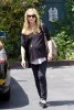 IMG/jpg/sarah-michelle-gellar-tyson-to-vet-august-19-2009-paparazzi-gq-19.jp (...)