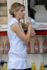 IMG/jpg/sarah-michelle-gellar-veronika-decides-to-die-movie-on-the-set-june- (...)