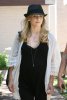 IMG/jpg/sarah-michelle-gellar-visiting-friend-in-the-valley-july-31-2009-pap (...)