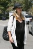 IMG/jpg/sarah-michelle-gellar-visiting-friend-in-the-valley-july-31-2009-pap (...)