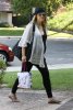 IMG/jpg/sarah-michelle-gellar-visiting-friend-in-the-valley-july-31-2009-pap (...)