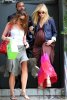 IMG/jpg/sarah-michelle-gellar-with-friend-w-hotel-august-21-2009-paparazzi-g (...)