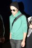 IMG/jpg/zac-efron-arriving-sydney-airport-paparazzi-gq-03.jpg