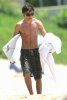 IMG/jpg/zac-efron-enjoys-the-beach-in-hawaii-gq-03.jpg