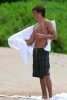 IMG/jpg/zac-efron-enjoys-the-beach-in-hawaii-gq-04.jpg