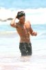 IMG/jpg/zac-efron-enjoys-the-beach-in-hawaii-gq-05.jpg