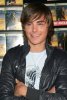 IMG/jpg/zac-efron-halo-3-video-game-launch-gq-02.jpg