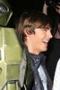 IMG/jpg/zac-efron-halo-3-video-game-launch-gq-04.jpg