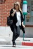 IMG/jpg/sarah-michelle-gellar-out-for-lunch-brentwood-paparazzi-mq-10.jpg