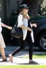 IMG/jpg/sarah-michelle-gellar-visiting-friend-in-the-valley-july-31-2009-pap (...)