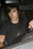 IMG/jpg/zac-efron-in-his-in-malibu-april-1-2009-paparazzi-gq-04.jpg