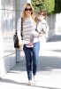 IMG/jpg/sarah-michelle-gellar-charlotte-santa-monica-may-11-2011-paparazzi-h (...)