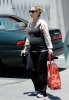 IMG/jpg/sarah-michelle-gellar-mom-dog-july-3-2009-paparazzi-hq-05.jpg