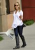 IMG/jpg/julie-benz-robertson-boulevard-shopping-march-18-2010-paparazzi-gq-0 (...)