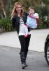 IMG/jpg/sarah-michelle-gellar-charlotte-halloween-october-31-2010-paparazzi- (...)