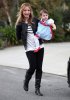 IMG/jpg/sarah-michelle-gellar-charlotte-halloween-october-31-2010-paparazzi- (...)