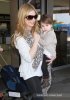 IMG/jpg/sarah-michelle-gellar-charlotte-lax-airport-paparazzi-april-4-2011-h (...)