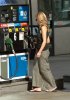 IMG/jpg/sarah-michelle-gellar-gas-station-starbucks-fred-segal-shopping-may- (...)