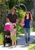 IMG/jpg/alyson-hannigan-family-brentwood-market-august-18-2013-paparazzi-hq- (...)