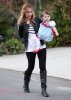 IMG/jpg/sarah-michelle-gellar-charlotte-halloween-october-31-2010-paparazzi- (...)