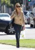 IMG/jpg/sarah-michelle-gellar-leaving-pinkberry-shop-beverly-hills-october-2 (...)