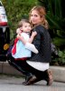 IMG/jpg/sarah-michelle-gellar-charlotte-halloween-october-31-2010-paparazzi- (...)