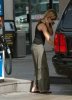 IMG/jpg/sarah-michelle-gellar-gas-station-starbucks-fred-segal-shopping-may- (...)